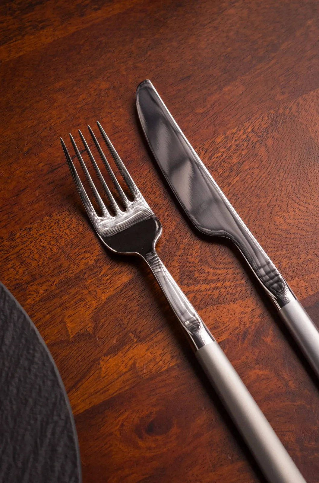 Gense Ehra cutlery on a table