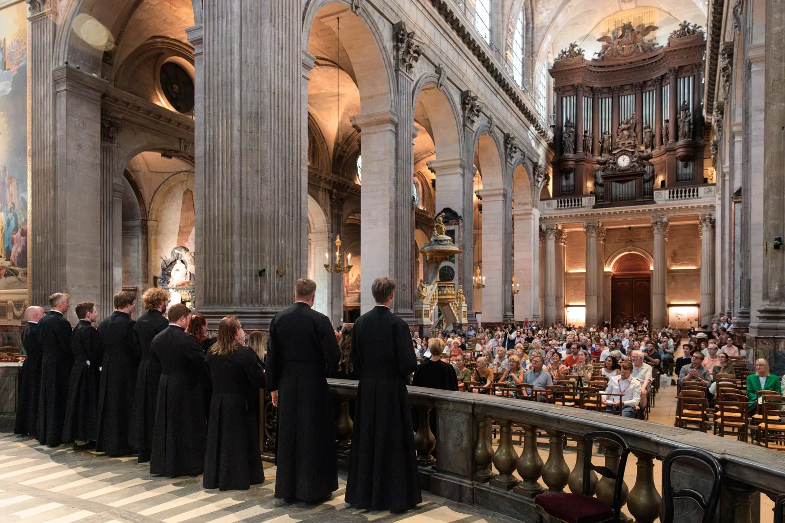 The Choir of Buckfast Abbey recieves and ovation in Saint Sulpice